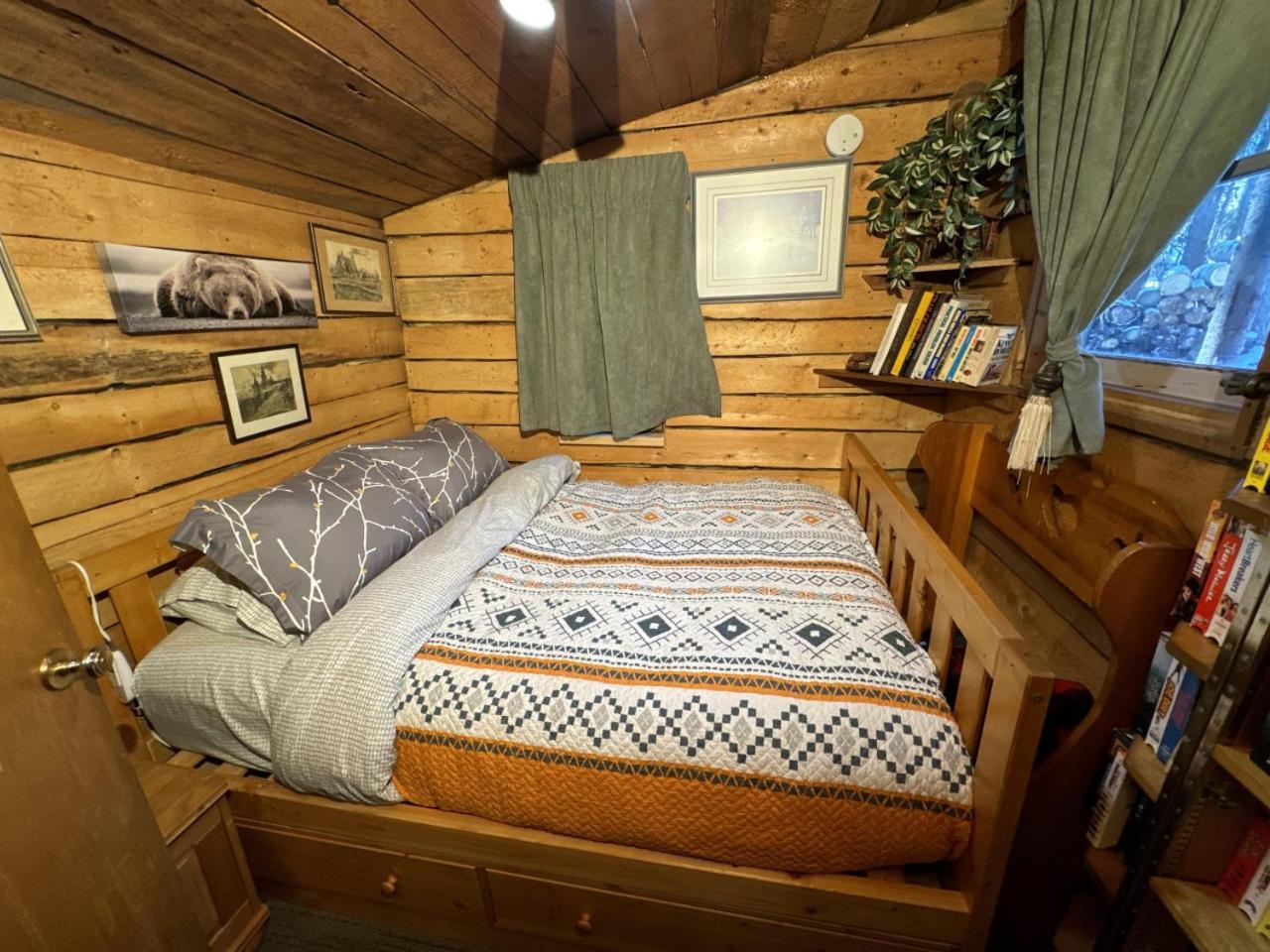 Rustic Cozy Cabin With Hot Tub Bragg Creek Esterno foto