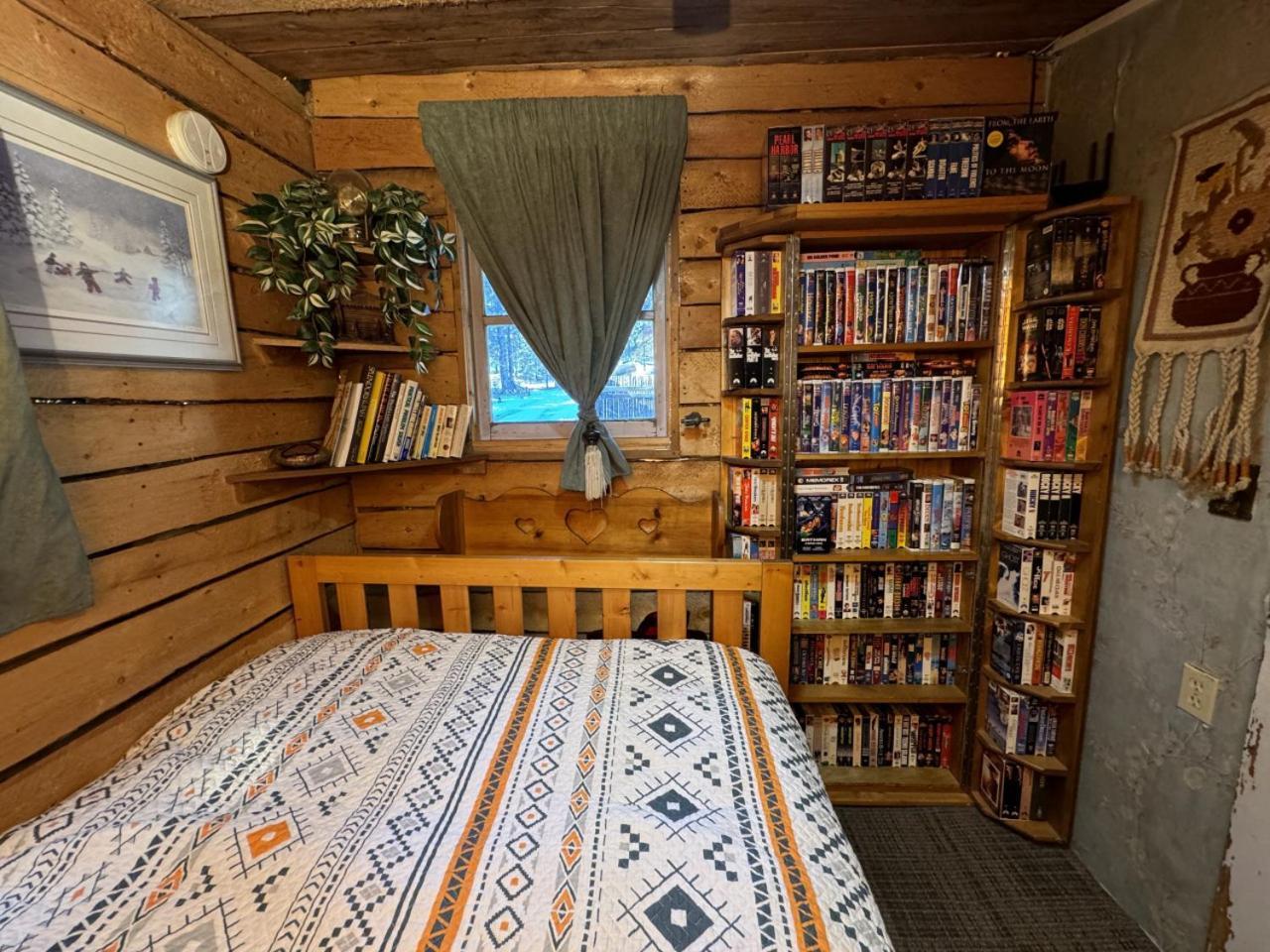 Rustic Cozy Cabin With Hot Tub Bragg Creek Esterno foto