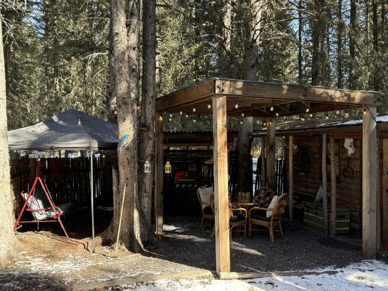 Rustic Cozy Cabin With Hot Tub Bragg Creek Esterno foto