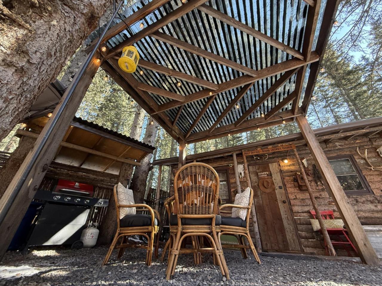 Rustic Cozy Cabin With Hot Tub Bragg Creek Esterno foto
