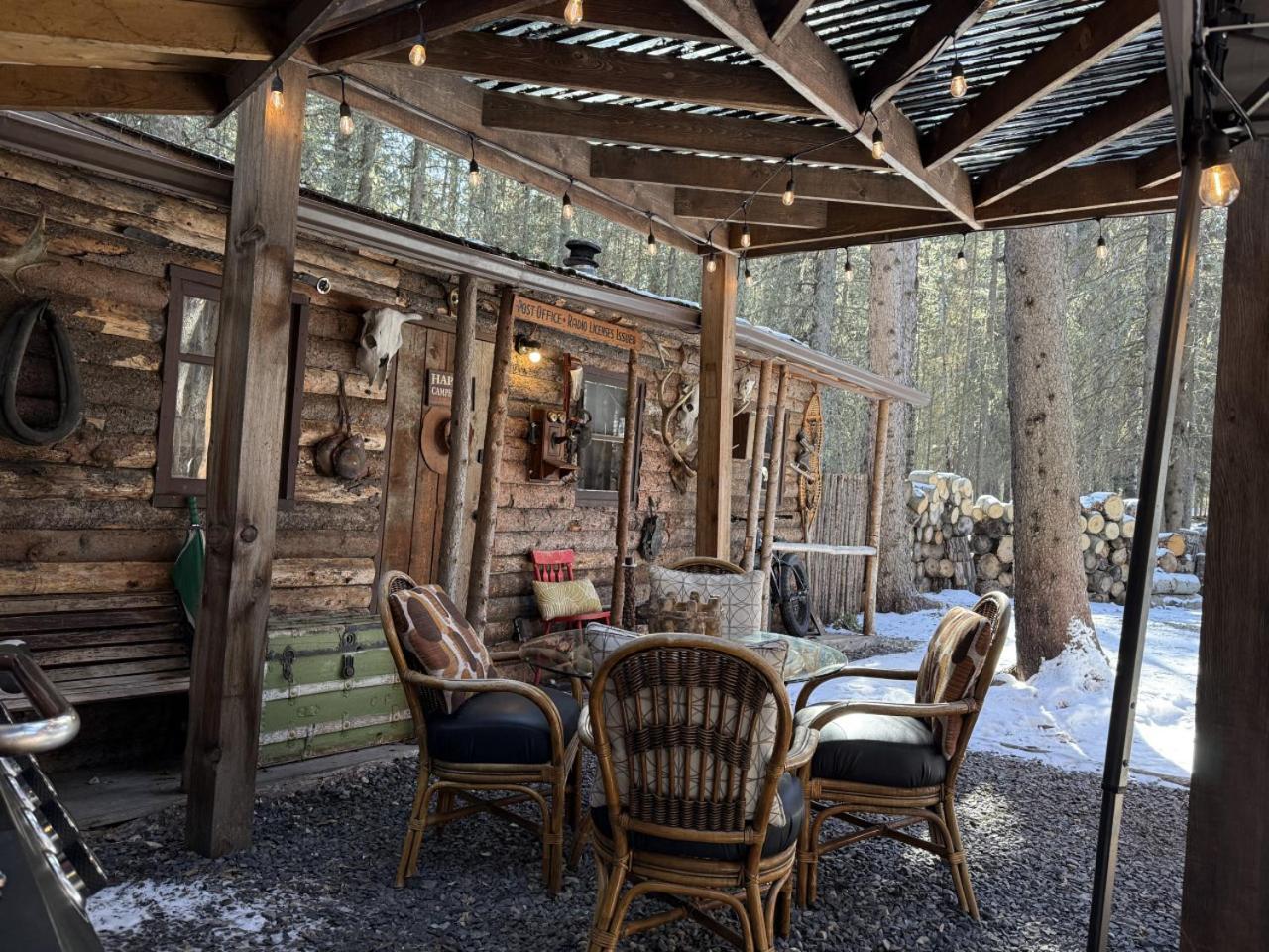Rustic Cozy Cabin With Hot Tub Bragg Creek Esterno foto
